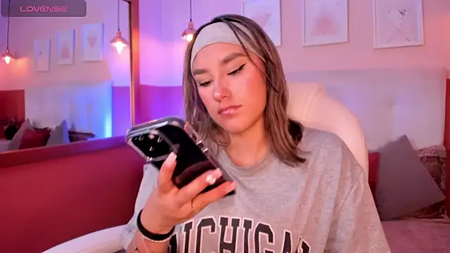  Sophie  miller online show from 28, 3, 2026