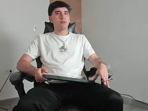 leo030809 online show from 4, 4, 2026