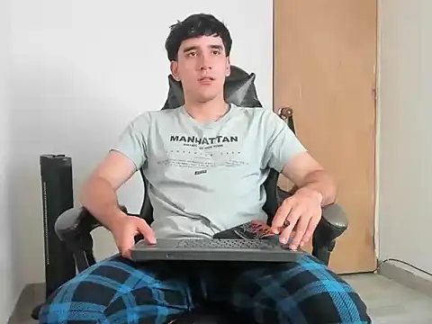 Snapshot of leo030809 chatting on 7, 5, 2026 leo030809 online show from 7, 5, 2026