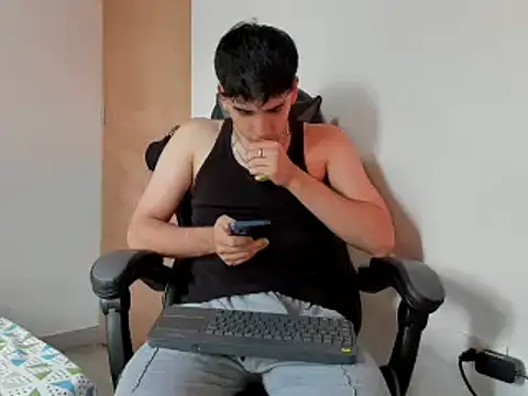 leo030809 online show from 23, 12, 2024