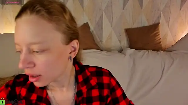 Snapshot of Michelle_Blond chatting on 7, 6, 2026 Michelle Blond online show from 7, 6, 2026