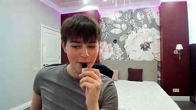 EmiliaYours online show from 1, 3, 2026