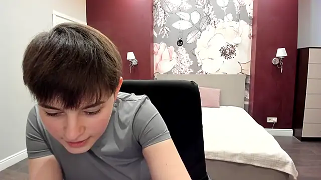 EmiliaYours online show from 6, 2, 2026