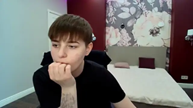 EmiliaYours online show from 25, 4, 2026