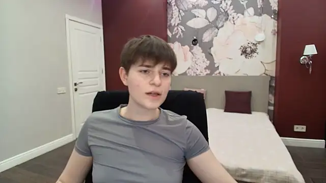 EmiliaYours online show from 5, 4, 2026