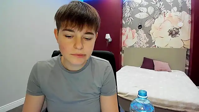 Snapshot of EmiliaYours chatting on 11, 10, 2025 EmiliaYours online show from 11, 10, 2025