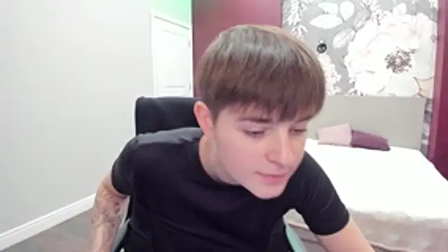 Snapshot of EmiliaYours chatting on 10, 11, 2025 EmiliaYours online show from 10, 11, 2025