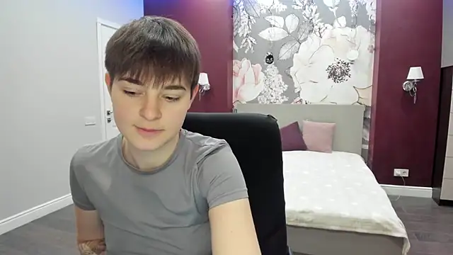 EmiliaYours online show from 19, 12, 2025