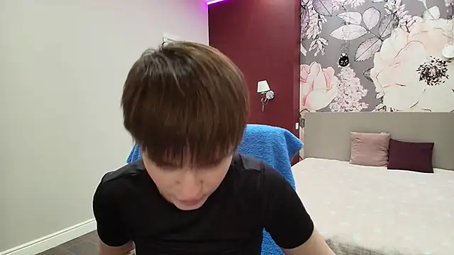 EmiliaYours online show from 30, 3, 2026