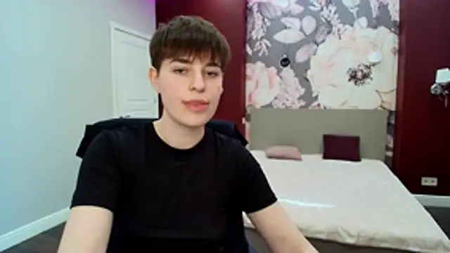 EmiliaYours online show from 25, 4, 2026