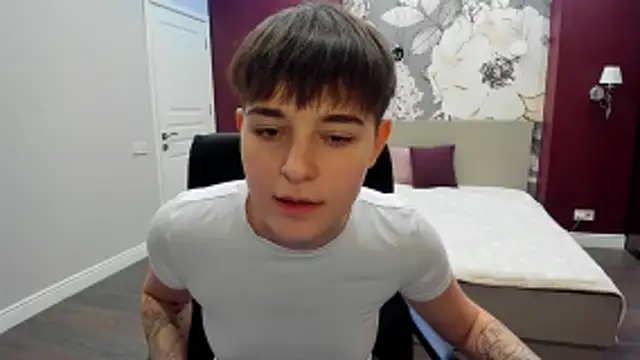 Snapshot of EmiliaYours chatting on 28, 10, 2025 EmiliaYours online show from 28, 10, 2025