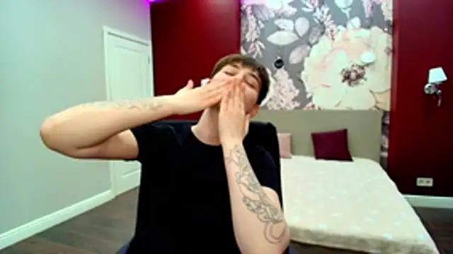 EmiliaYours online show from 19, 4, 2026