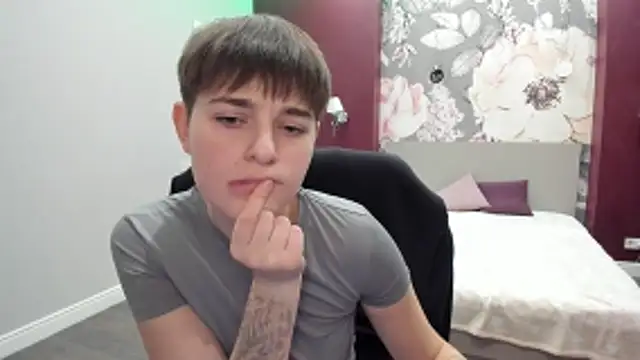 Snapshot of EmiliaYours chatting on 8, 11, 2025 EmiliaYours online show from 8, 11, 2025