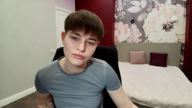 EmiliaYours online show from 10, 4, 2026