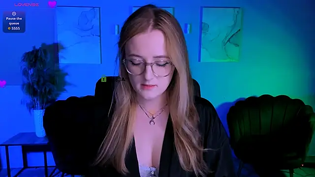 luna berryy online show from 10, 3, 2026