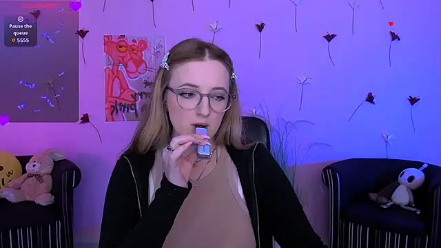 Snapshot of luna_berryy chatting on 2, 5, 2026 luna berryy online show from 2, 5, 2026