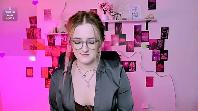 Snapshot of luna_berryy chatting on 6, 5, 2026 luna berryy online show from 6, 5, 2026