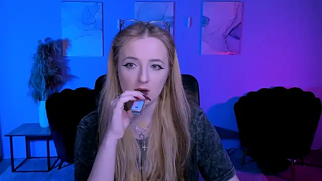 luna berryy online show from 24, 3, 2026