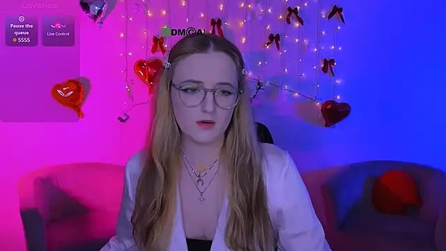 Snapshot of luna_berryy chatting on 24, 4, 2026 luna berryy online show from 24, 4, 2026