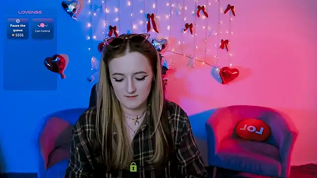 Snapshot of luna_berryy chatting on 28, 4, 2026 luna berryy online show from 28, 4, 2026