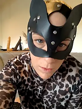 Secret couple  online show from 9, 11, 2025