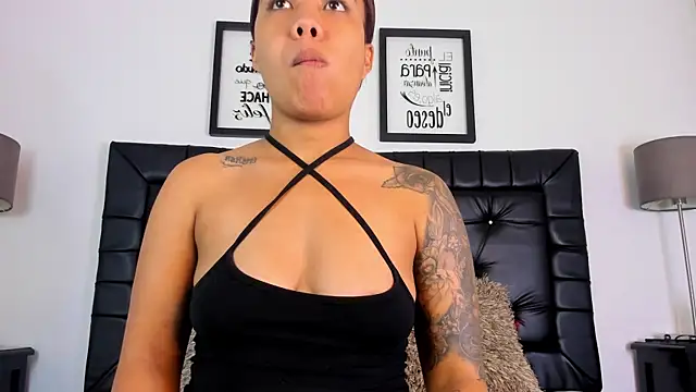 Snapshot of amberlitle chatting on 27, 11, 2025 amberlitle online show from 27, 11, 2025