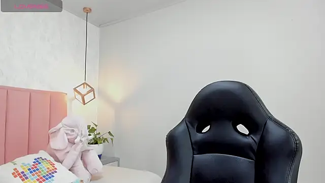 MAYROBERTSS online show from 20, 1, 2025