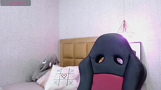 MAYROBERTSS online show from 25, 2, 2025