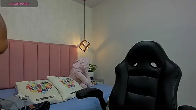 MAYROBERTSS online show from 18, 2, 2025