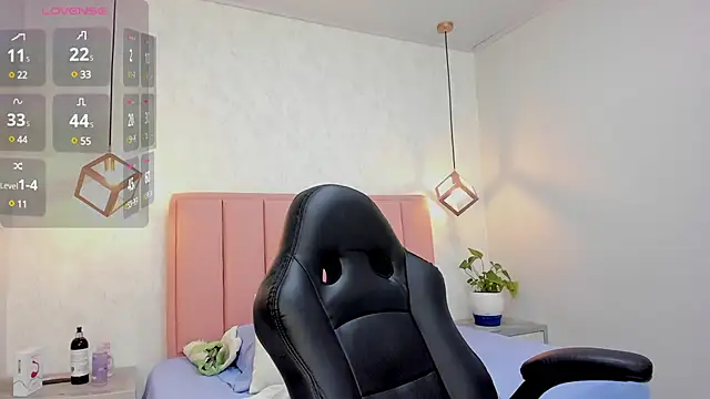 MAYROBERTSS online show from 30, 1, 2025