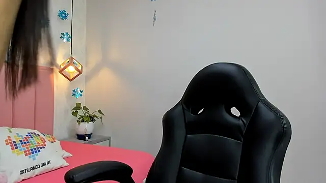 MAYROBERTSS online show from 9, 1, 2025