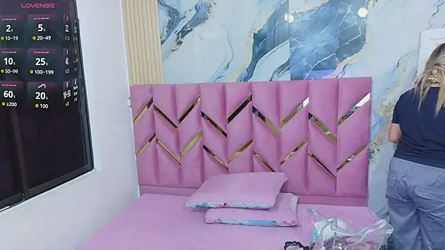 collegepawglovedaddy online show from 15, 4, 2026