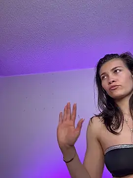 aurora divine online show from 25, 4, 2026