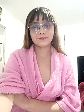 Snapshot of Lucyy-hess chatting on 5, 1, 2025 Lucyy-hess online show from 5, 1, 2025