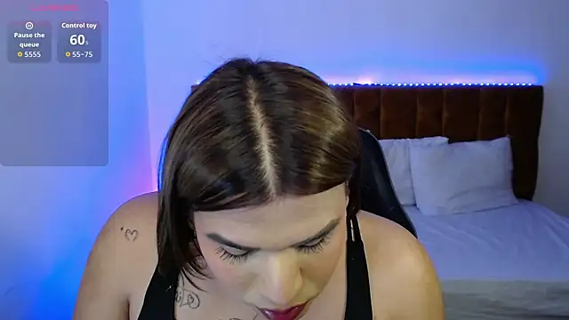 Snapshot of alexiaaross chatting on 11, 11, 2025 alexiaaross online show from 11, 11, 2025