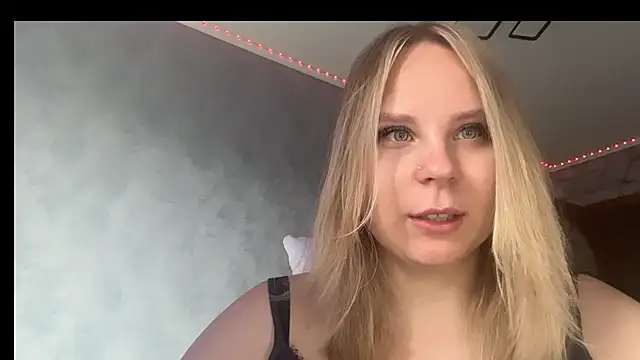 Snapshot of Thalia__Star chatting on 29, 4, 2026 Thalia Star online show from 29, 4, 2026