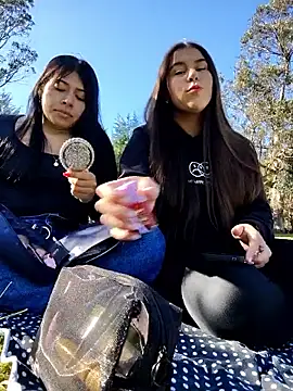 Snapshot of Caro_kitty- chatting on 7, 11, 2025 Caro kitty- online show from 7, 11, 2025