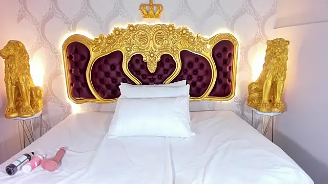 KendralHolson online show from 15, 10, 2025