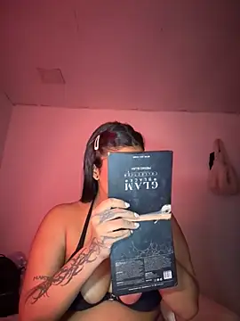 Snapshot of jennifer_oliveira chatting on 2, 12, 2025 jennifer oliveira online show from 2, 12, 2025