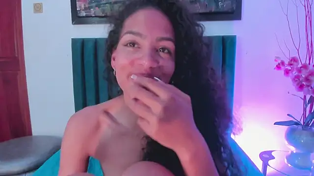 Snapshot of AntonellaHall_ chatting on 27, 2, 2025 AntonellaHall online show from 27, 2, 2025