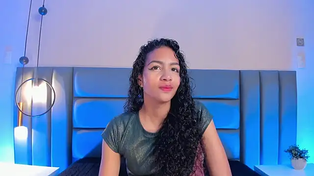 Snapshot of AntonellaHall_ chatting on 17, 3, 2025 AntonellaHall online show from 17, 3, 2025