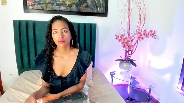 Snapshot of AntonellaHall_ chatting on 6, 2, 2025 AntonellaHall online show from 6, 2, 2025