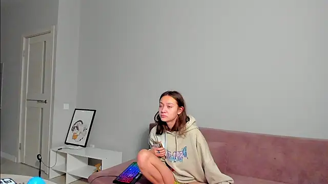 Snapshot of EllaSky_xoxo chatting on 4, 2, 2025 EllaSky xoxo online show from 4, 2, 2025
