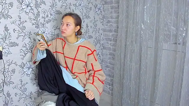 EllaSky xoxo online show from 1, 12, 2025