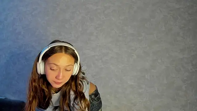 Snapshot of EllaSky_xoxo chatting on 7, 10, 2025 EllaSky xoxo online show from 7, 10, 2025