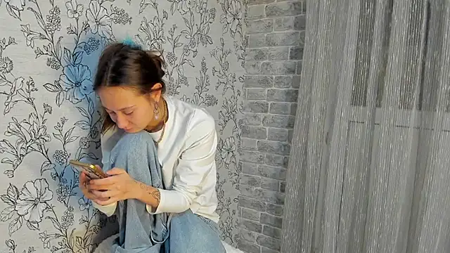 EllaSky xoxo online show from 2, 11, 2025