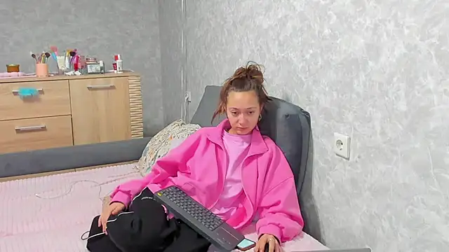 EllaSky xoxo online show from 16, 11, 2025