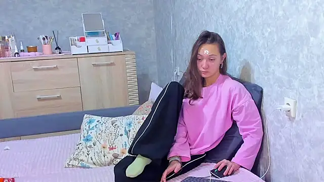 EllaSky xoxo online show from 19, 11, 2025