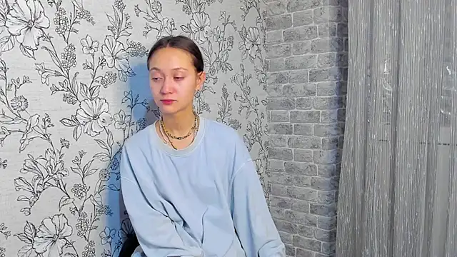 EllaSky xoxo online show from 8, 11, 2025