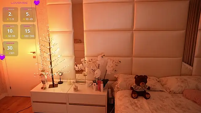 Lilly Colins online show from 7, 2, 2026